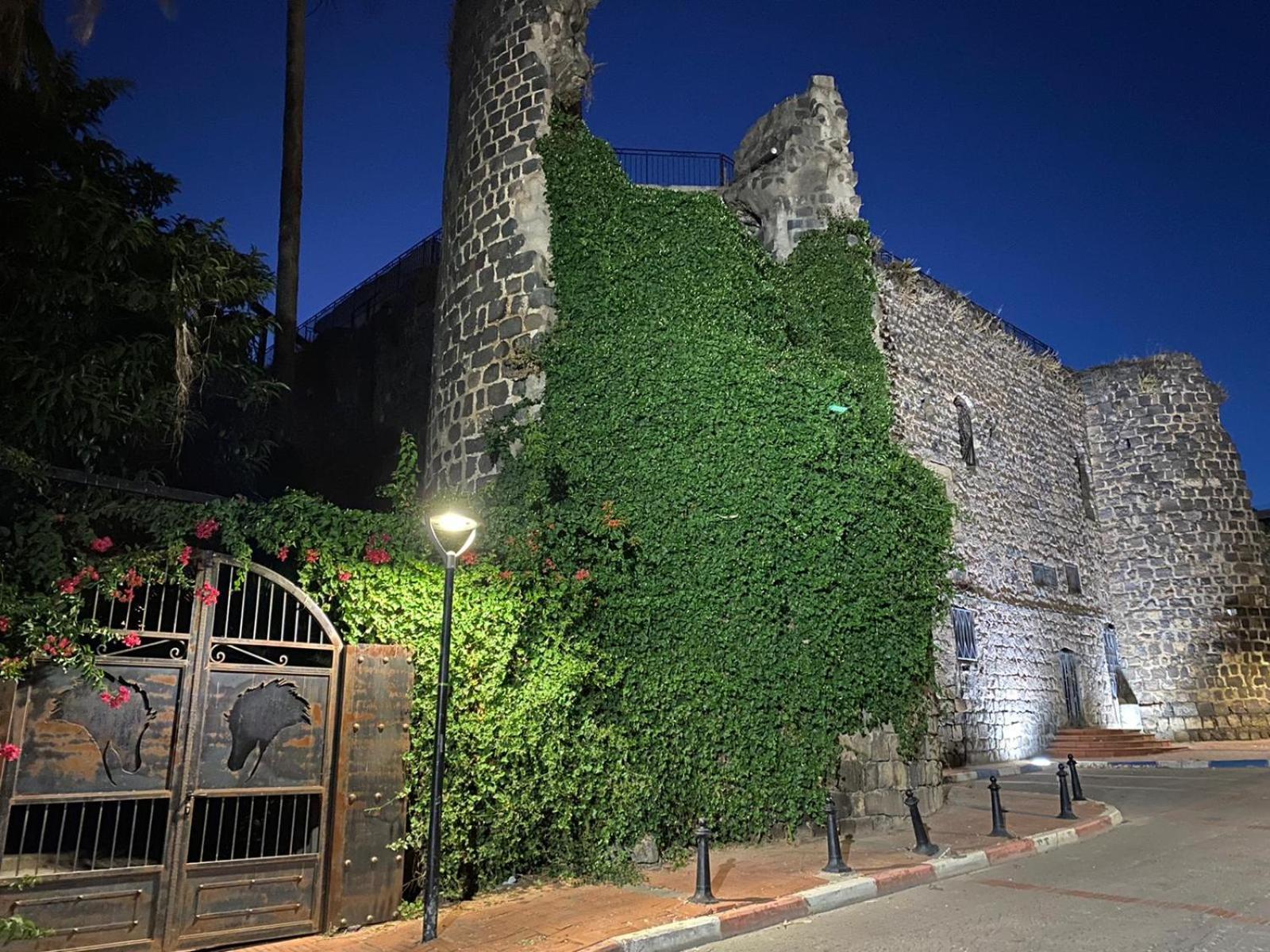 Отель Dona Castle Тверия Экстерьер фото